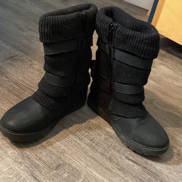 Dream Pairs, Girls size 2 fur lined boots. So sweet! - Picture 3 of 9